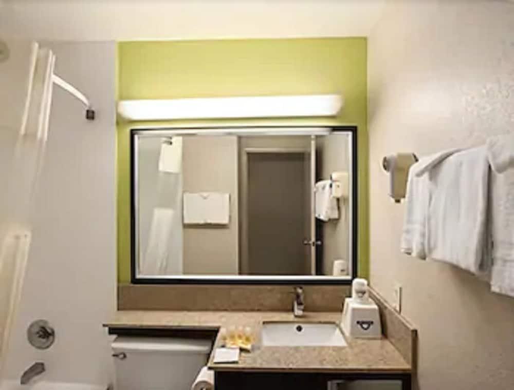 Days Inn By Wyndham Rome Downtown Exterior foto